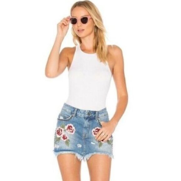 FREE PEOPLE Wild Rose Embroidered Distressed Mini Denim Jean Skirt - Size 25 - Picture 1 of 7